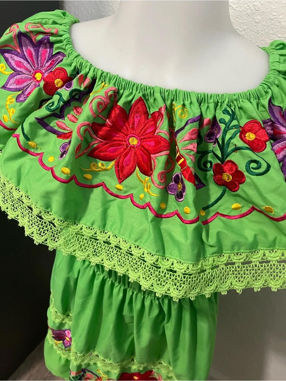 Artisan Made in Mexico Floral Embroidered Green Dress Size Youth 10